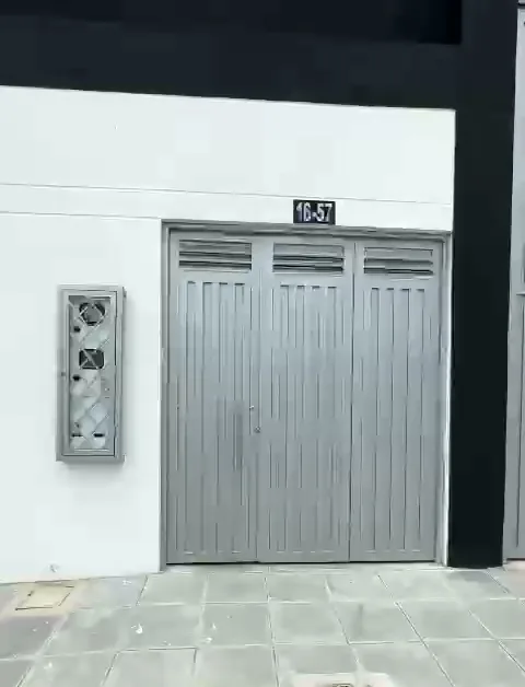 Fachada de la bodega LEN en la calle 19 N° 16-57