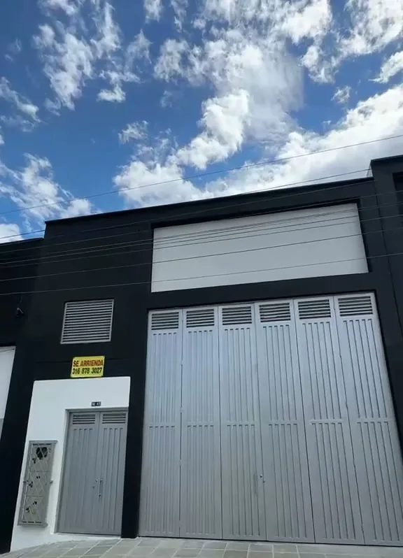 Fachada de la bodega LEN 2 en la calle 19 N° 16-47